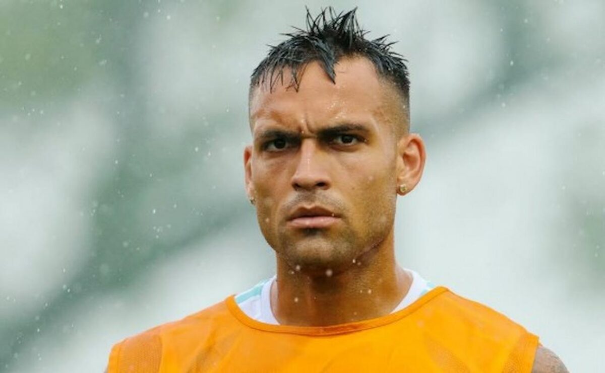 Lautaro Martinez concentratissimo a poche ore dalla finale della Coppa del Mondo