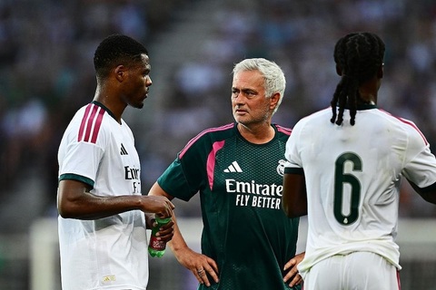 mourinho-dumfries-real-madrid