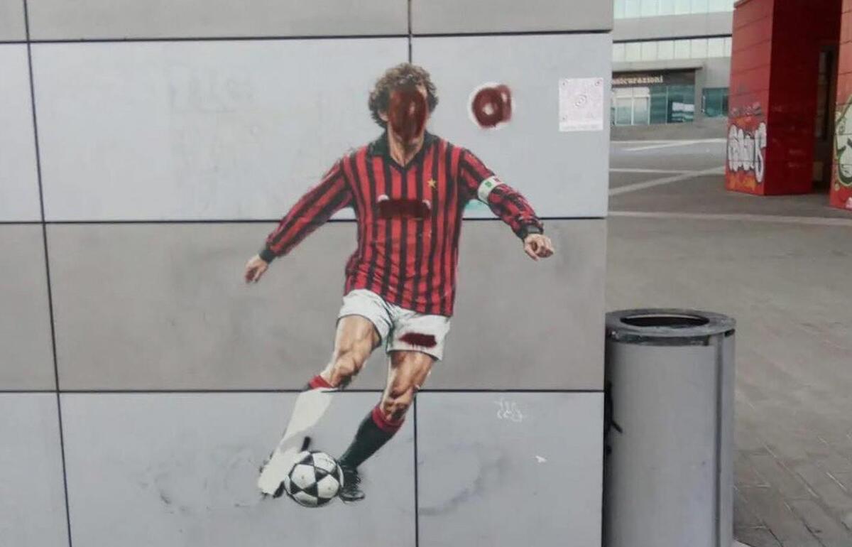 vandalizzato murale di Franco Baresi a Casa Milan