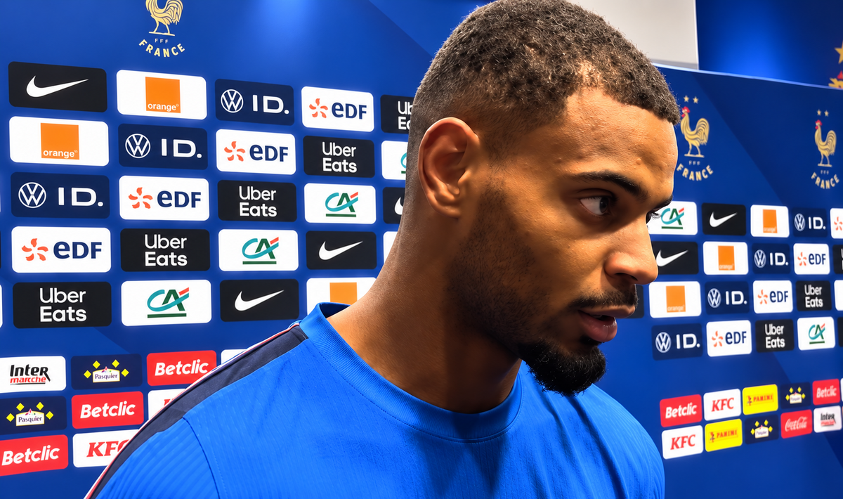 Intervista sportiva davanti ai loghi Francia