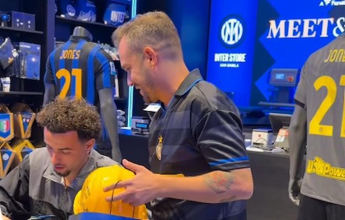 curtis jones casco giallo (1)