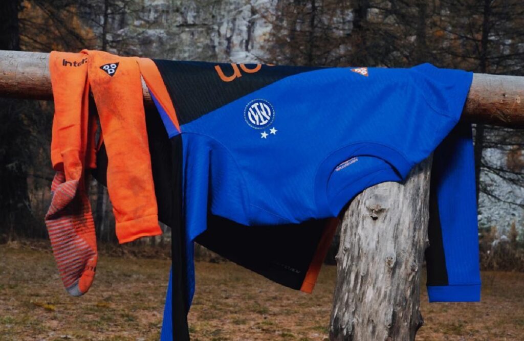 Inter, quarta maglia a pelle di serpente