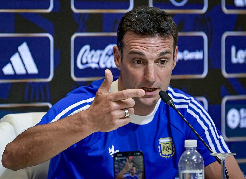 scaloni in conferenza stampa