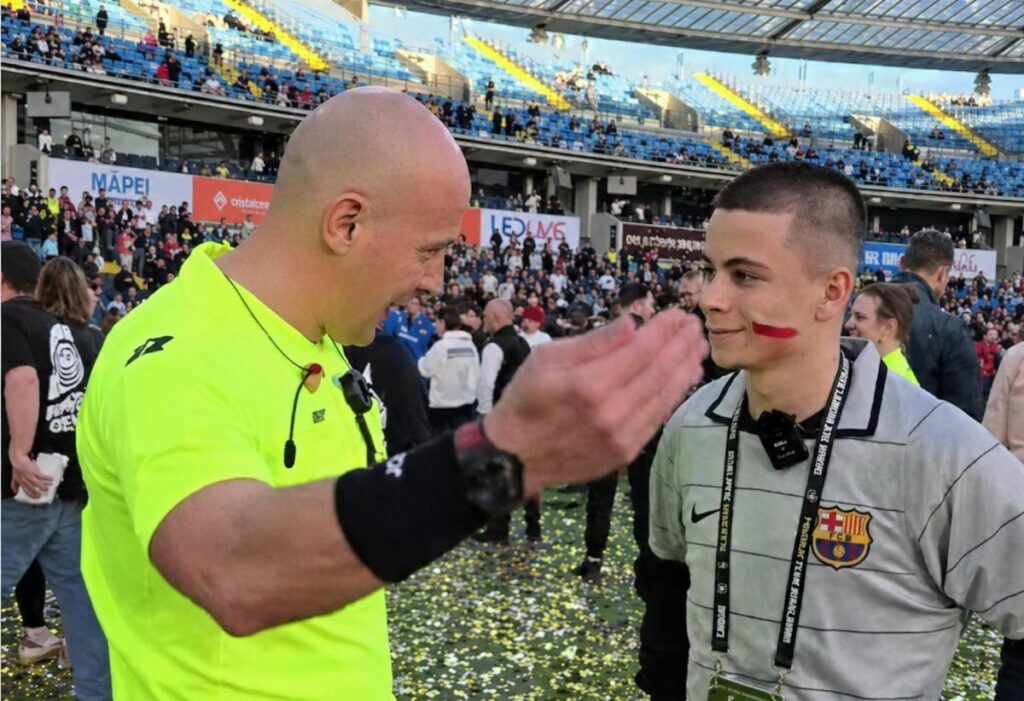 Marciniak al tifoso del Barcellona
