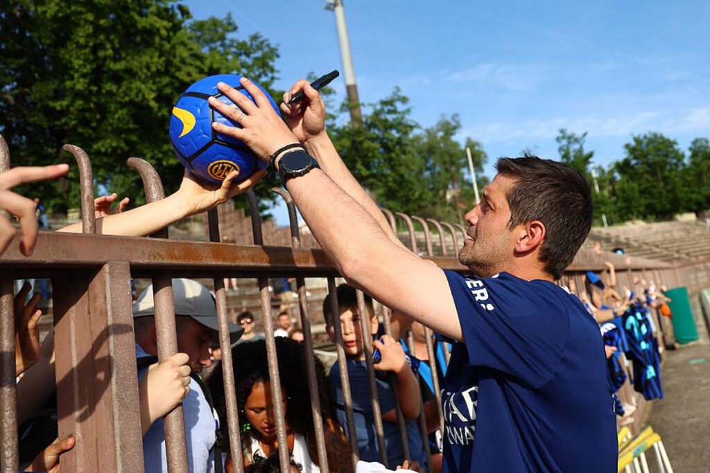 chivu inter firma autografi