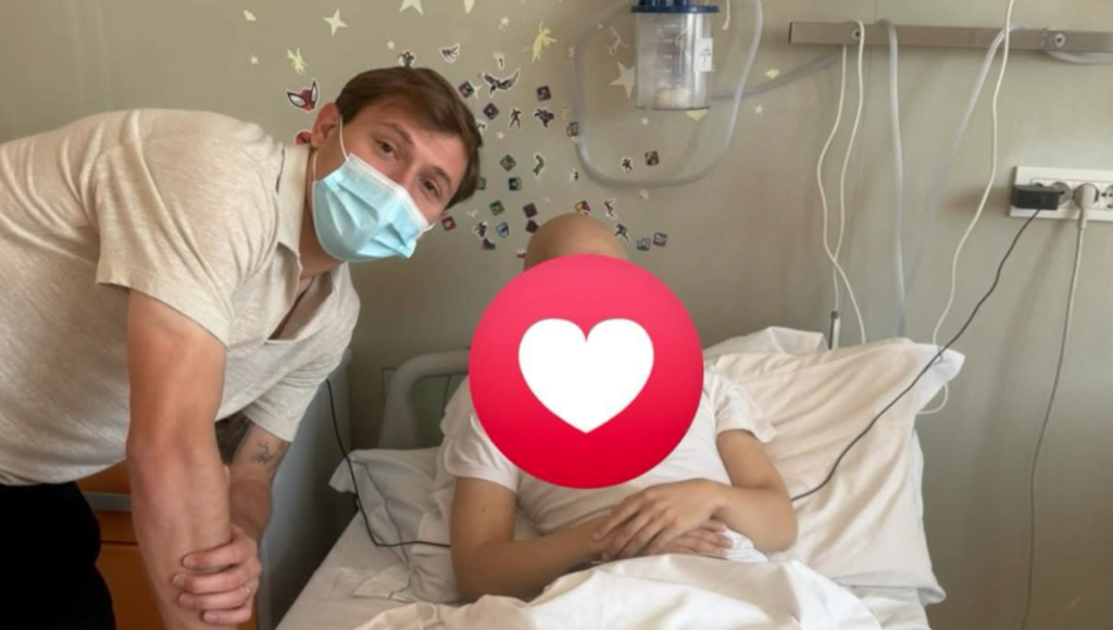 Barella in visita all'ospedale di Cagliari